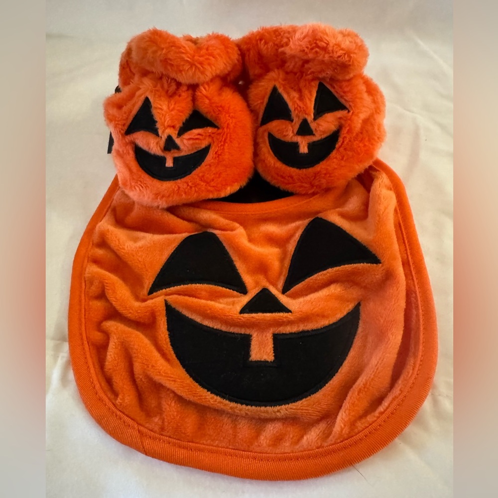 New Pumpkin Face Baby Bib 0-12 mo & Booties 0-6 mo Set